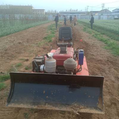 启航柴油35马力履带式开沟机 果园自动回填开沟施肥机 果园旋耕除草机设备