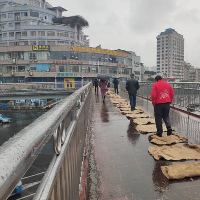 防滑铺路麻袋预防道路结冰湿滑