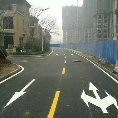 深圳维护道路交通安全路面标线。道路划线，车位划线