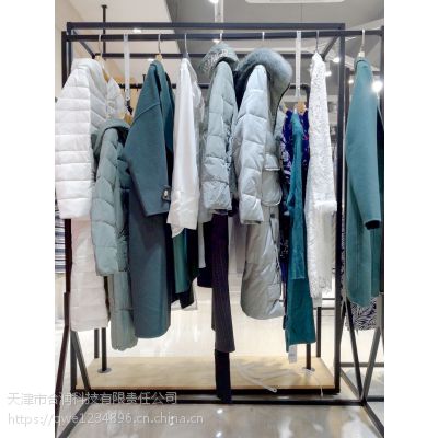 嘉贝逸飞服装品牌几折拿货折扣女装 杭州四季青尾货服装批发市场米色旗袍唐装