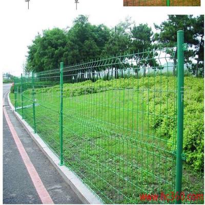 公路防护网 居民区围墙护栏网 绿色双边丝围栏网