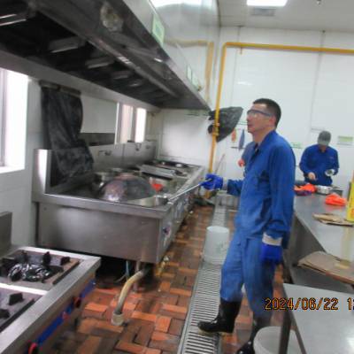 工厂餐饮厨房排油烟道清洗-专业大型厨房设备清洗