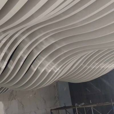 上海科技园白色弧形铝方通吊顶 S型波浪弧形铝格栅
