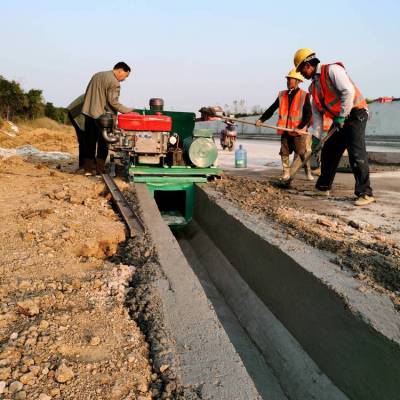 自走式梯形边沟滑膜机 自动V型沟渠成型机 小型渠道成型机