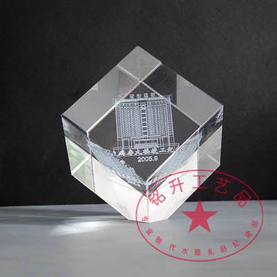 水晶内雕纪念品摆件定制，水晶礼品摆件定做，商务纪念礼品摆件定制