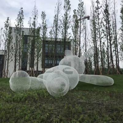 可爱大小兔形铁艺钢丝动物雕塑 重庆雕塑定制厂家