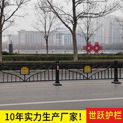 鹤壁行人道路安全增设防护栏 世跃城市道路防护栏多少钱一米 pvc围栏护栏厂家价格规格齐全