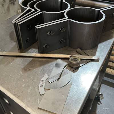 非标订做逃生管道抱箍 双顶双拉线抱箍厂家 异性抱箍定制