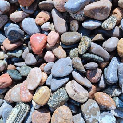 湖岸小溪铺垫建筑工程绿化水处理用鹅卵石前发