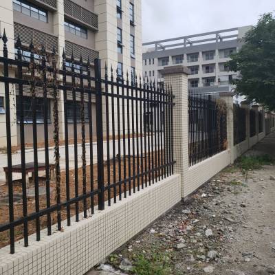 厂家直销铁艺护栏 清远镀锌管防爬围栏大门 中山工厂防护栏