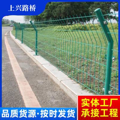 高速隔离护栏A上兴高速隔离护栏厂家长期生产工厂围栏网栅栏户外养殖隔离网