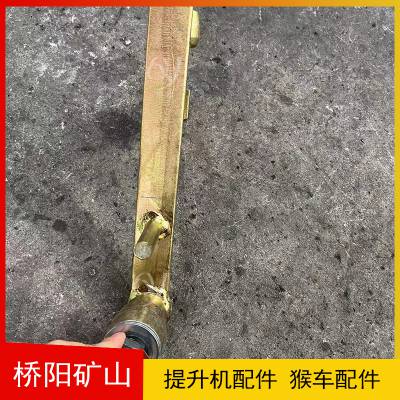 猴车架空乘人输送配件 煤矿钢丝绳索道卡钳式抱索器运送人员装置