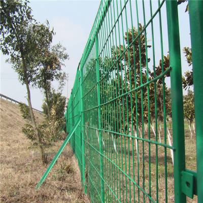 养殖美格护栏网价格优,结构紧凑双边圈地护栏网