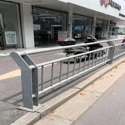 京式道路护栏 市政新型蓝白交通隔离栏 人行道路镀锌管防护栏