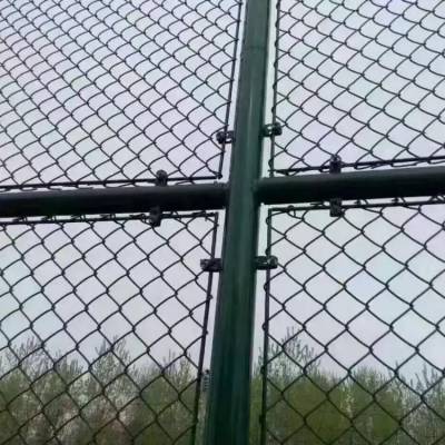 篮球场围网护栏网施工价钱 足球场体育场围网防护网厂
