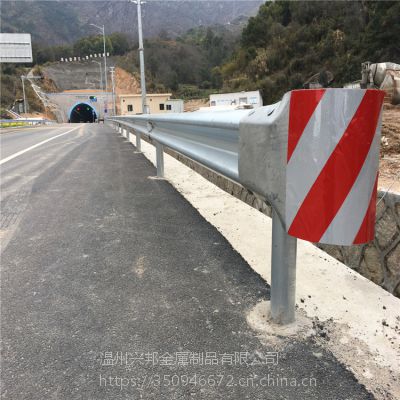 高速护栏板 q235波形梁钢护栏板 高速公路防撞护栏板生产厂家