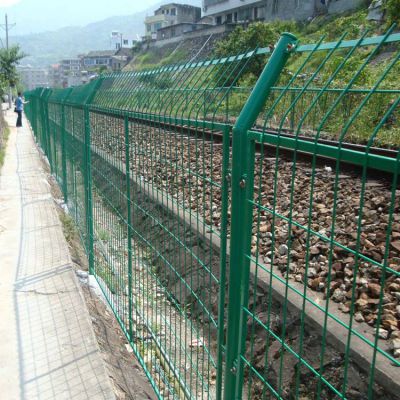 供应8001,8002铁路护栏 包塑公路护栏网 电厂防护网