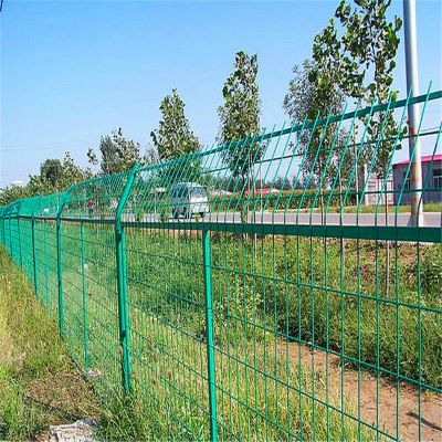 铁丝网围栏厂家定做 河道堤坝防护栏 现货框架护栏