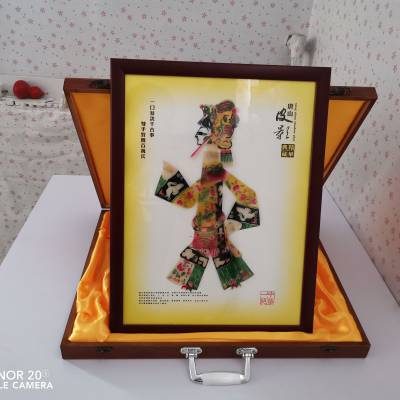 特色礼品唐山皮影礼品33厘米实木装裱皇后刘瑞莲