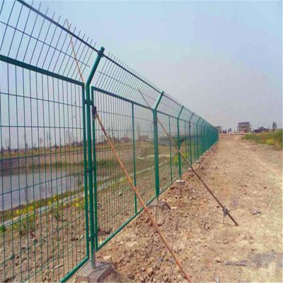 加固安全边框隔离网 浸塑低碳钢丝防护栅栏 圈地防护围栏