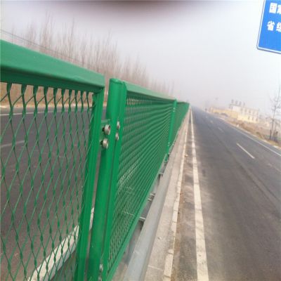 高速公路防眩网生产厂家 上海浸塑菱形网围栏防眩网 护栏网