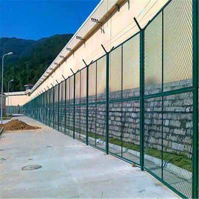 绿色隔离防护网 菱形孔护栏网 钢板网围墙网 高速公路防眩晕网