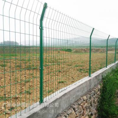 梅州果园包塑铁丝网价格 适合圈地养殖使用的护栏网 茂名双边丝护栏网现货
