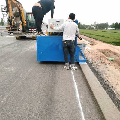 隔离带模具滑膜机 拦水带一体滑模机 边沟自动成型机