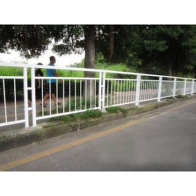 珠海深圳广州反光条道路护栏价格 广州市政隔离防护栏厂家 乡镇道路护栏