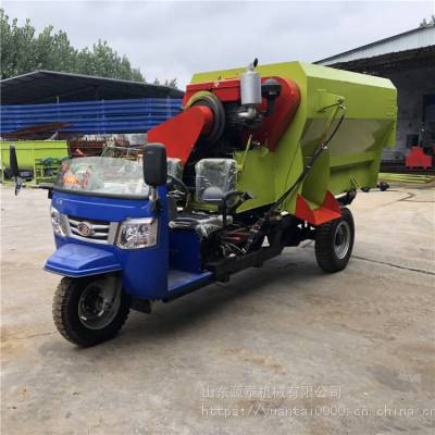 畜牧养殖业青贮喂料车 三轮车饲料抛洒机 牛羊自动投料机厂家