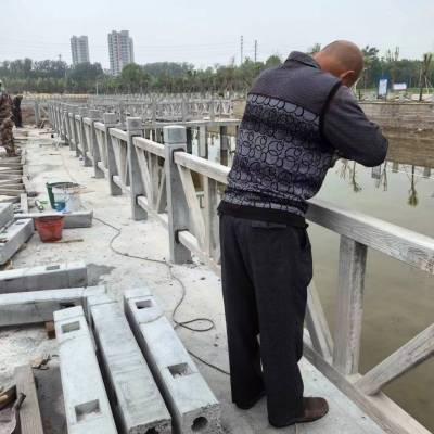 混凝土仿木栏杆 环保仿木制品 水泥栏杆 河道护栏