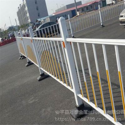 道路交通护栏 安全交通防护栏 反光带隔离网