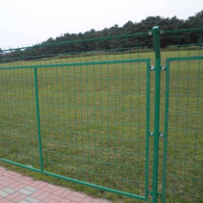 贵州双边丝护栏网护栏网框架护栏球场护栏运动场护栏本地工厂