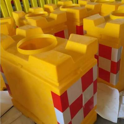 河北船形组合防撞桶批发 河北角形组合防撞墩生产厂家 1.8X0.9X.9米规格