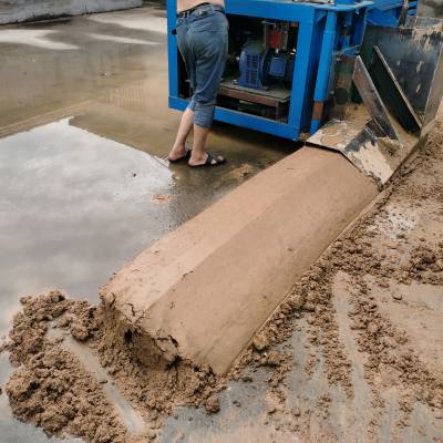 水泥路肩石成型机 现浇马路牙子成型机 护肩石机械