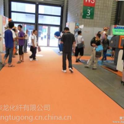 展览地毯-山东展会用姜黄覆膜地毯、华龙普通展会通道地毯批发厂家