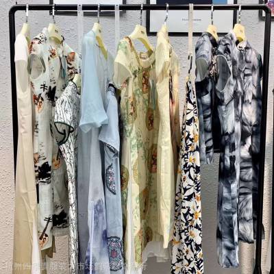 黄山市黄山区昌盛服装市场阿莱贝琳夏***女装品牌折扣店