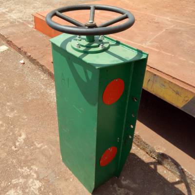 门式起重机夹轨器高600手动防风夹轨器利用丝杆和连杆机构