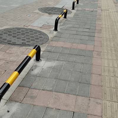 开封广场u型防护栏停车场u型防撞护栏道路u型桩警示护栏