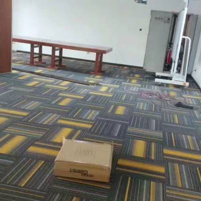 深圳市供应安装办公室写字楼办公地毯 满铺地毯 方块地毯