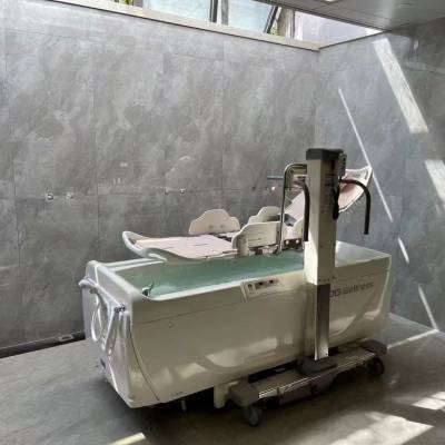 日本奥绩医院养老院老人无障碍冲浪按摩浴缸 SPA浴缸