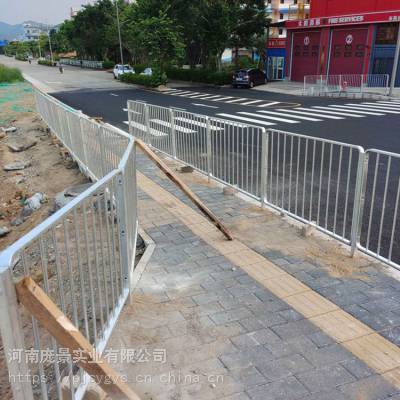 广东韶关市政防护护栏马路中央道路隔离防护栏杆易安装耐腐蚀庞景实业