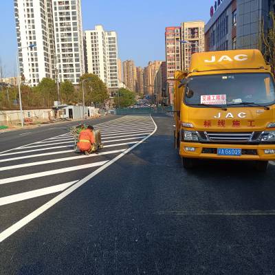 重庆消防通道网格划线 路扬交通 道路 车库 停车位热熔标线施工