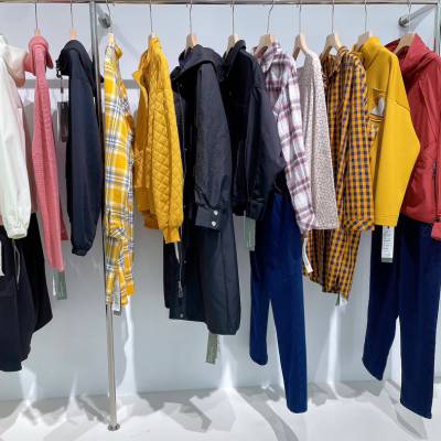 武汉盛依服饰品牌秋季都市休闲系列女装雪丹枝撤柜上新