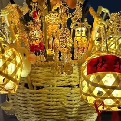 2024义乌小良玩具新奇特发光灯LED灯笼过年过节亲子气氛街头塑料挂件