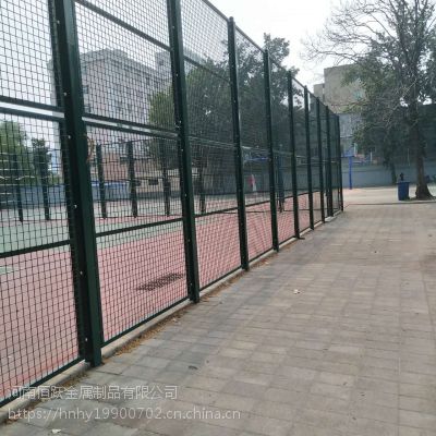 供应郑州各学校操场围栏网 篮球场围网 体育场防护网