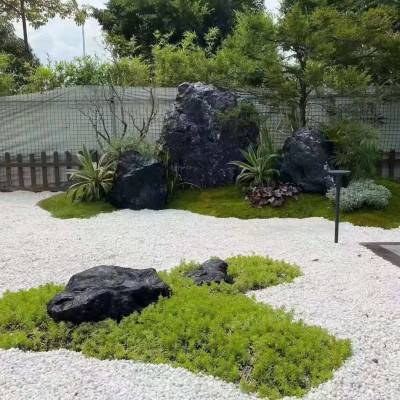 黑山石日式庭院草坪点缀鱼池假山