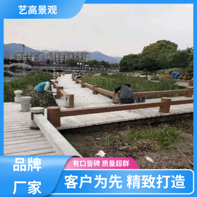 艺高景观 ***吸水率 景区仿木地板 可塑性强 接口严密牢固