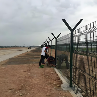 机场飞行区Y型安全防御护网 围界绿色钢筋网浸塑隔离网