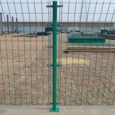 光伏区围栏铁丝网定制防护网优盾钢丝浸塑围山护栏网